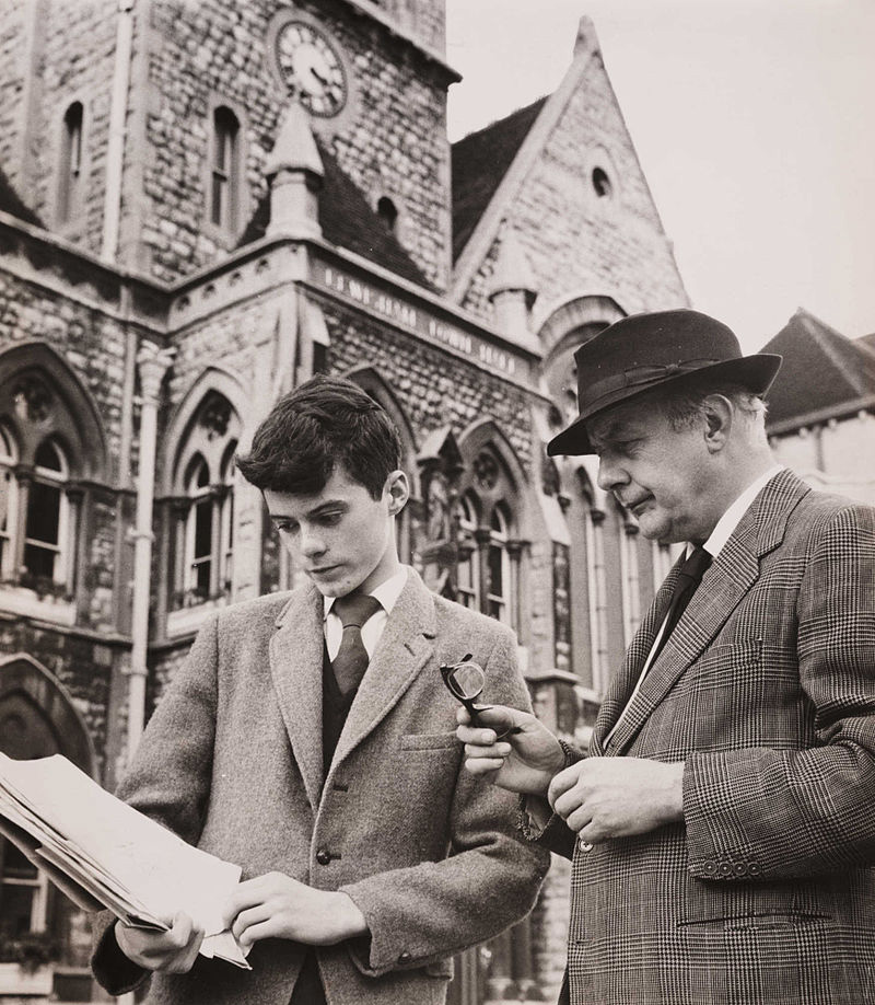 800px-John_Betjeman_Reads_William_Horton's_Petition_to_Save_Lewisham_Town_Hall,_1961-Daily-Herald-at-the-National-Media-Museum
